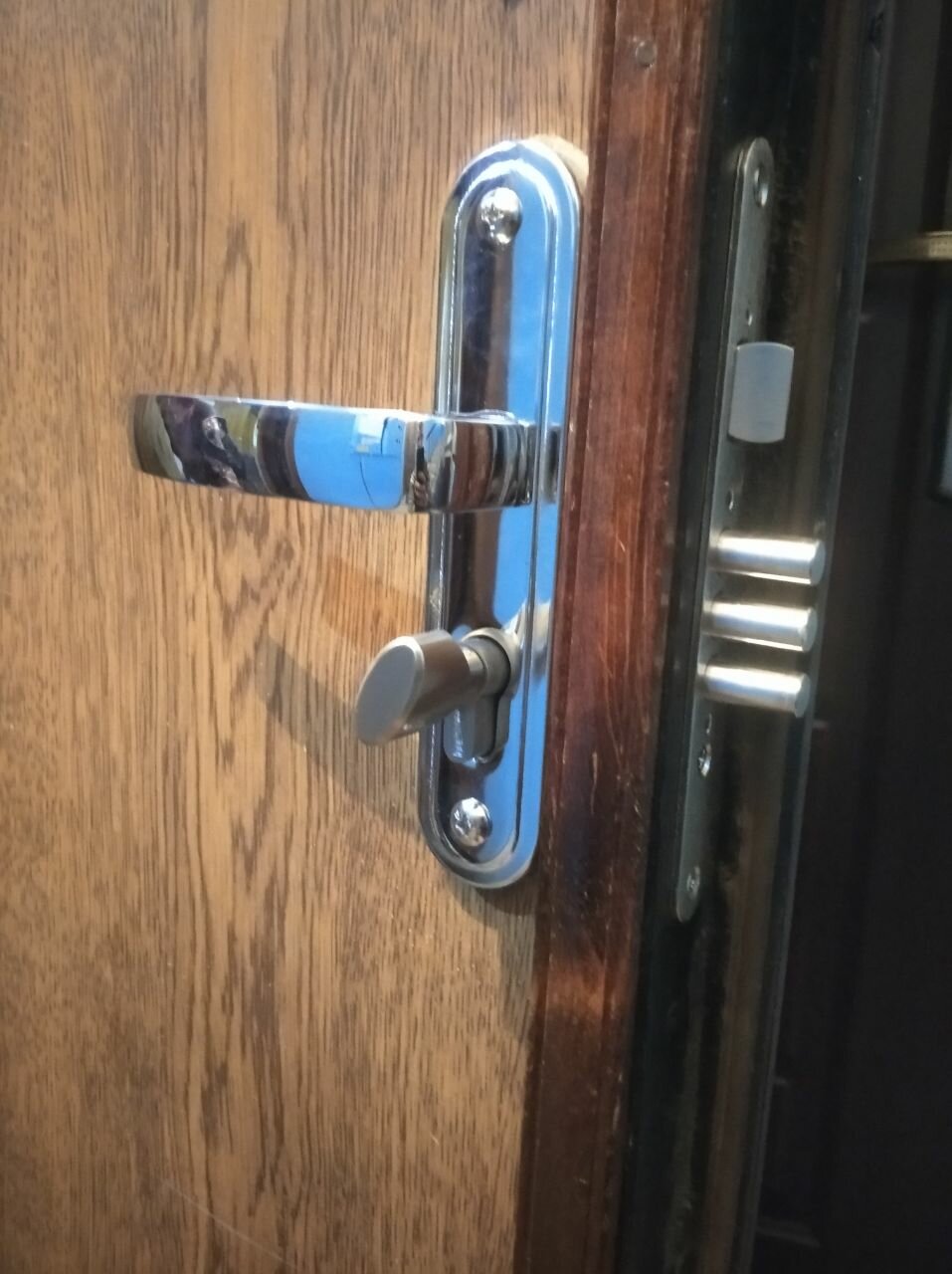 Установить замок в металлическую дверь