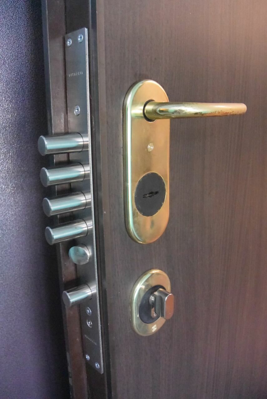 Замена цилиндра дверного замка