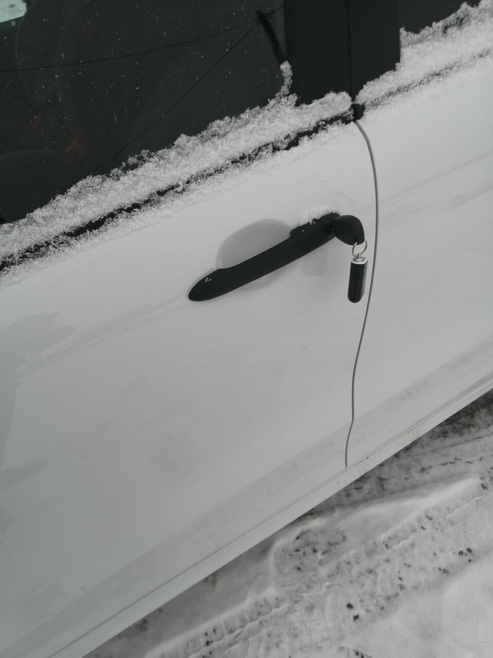 Открыть машину без ключа