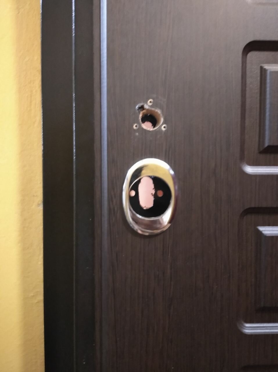 Заменить замок входной двери