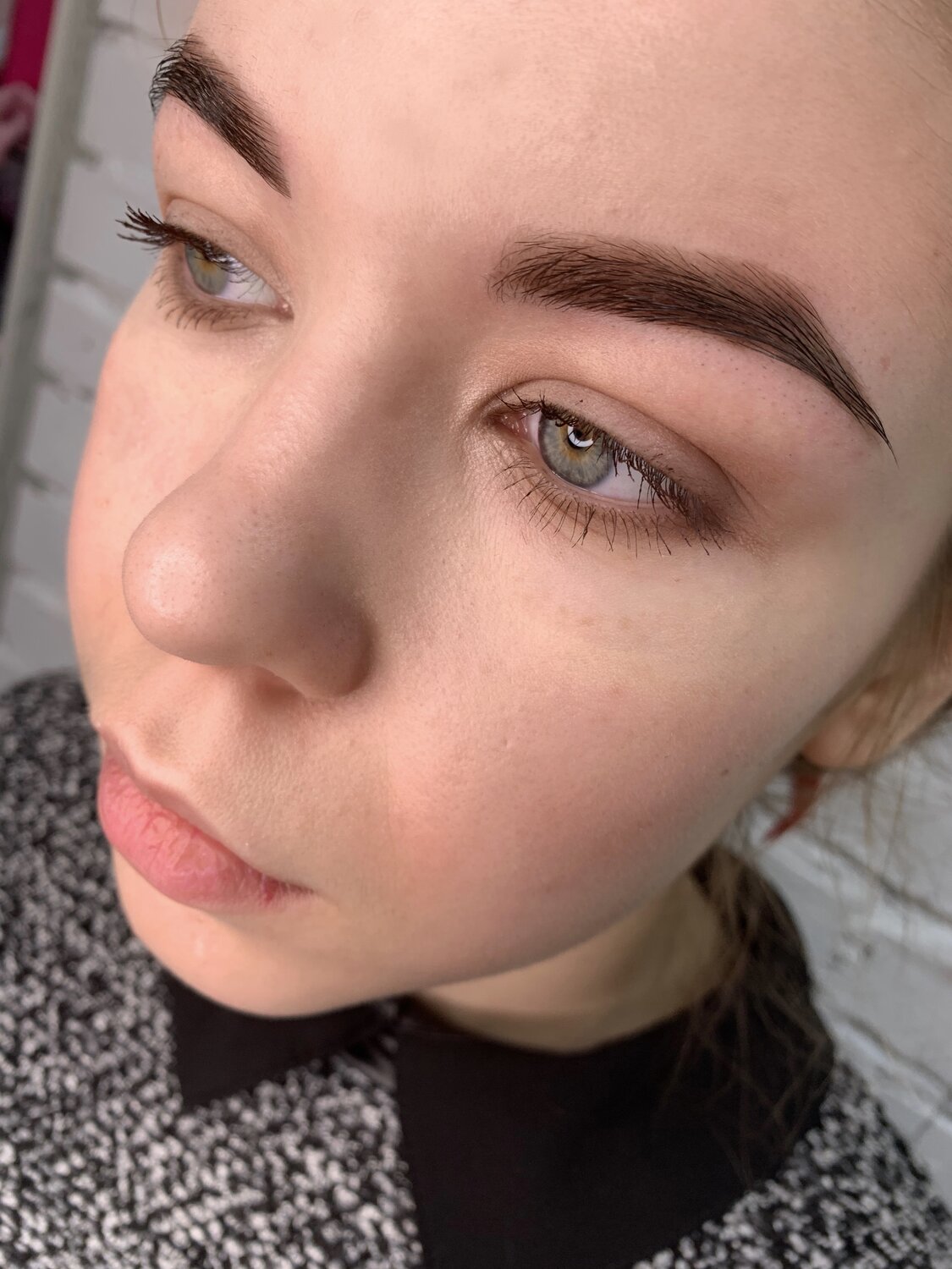 Окрашивание бровей краской