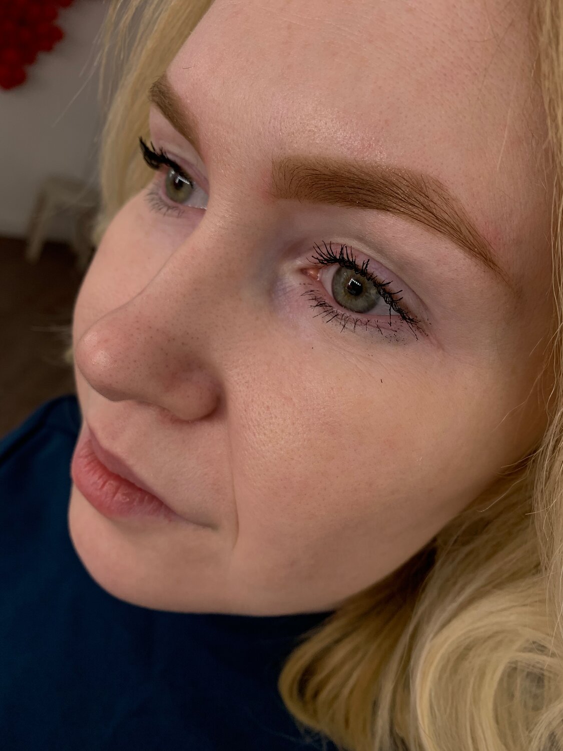 Окрашивание бровей краской