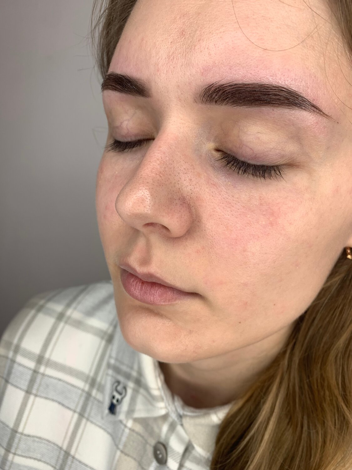 Окрашивание бровей краской