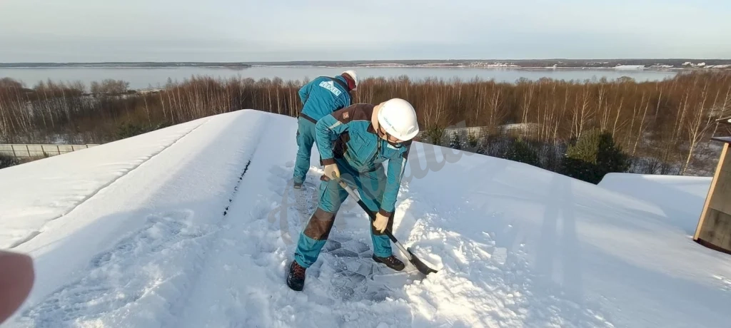 Очистка крыш от снега