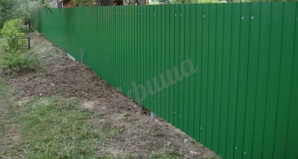Строительство забора из профнастила