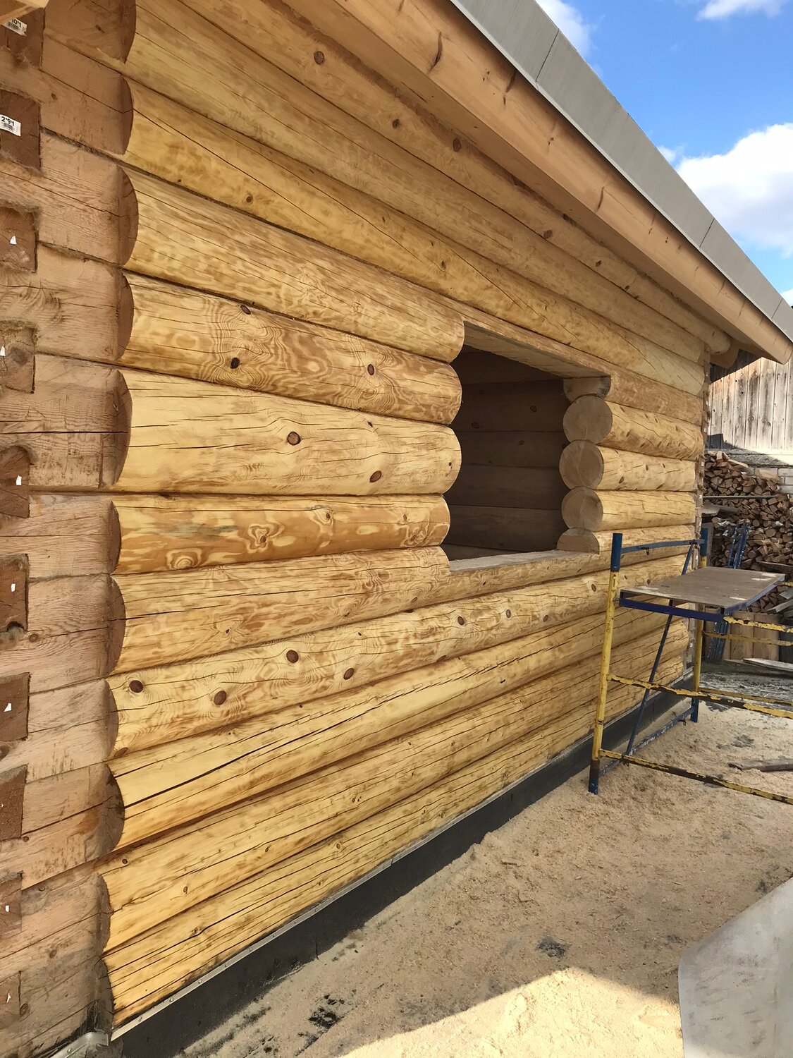 Покраска деревянного дома