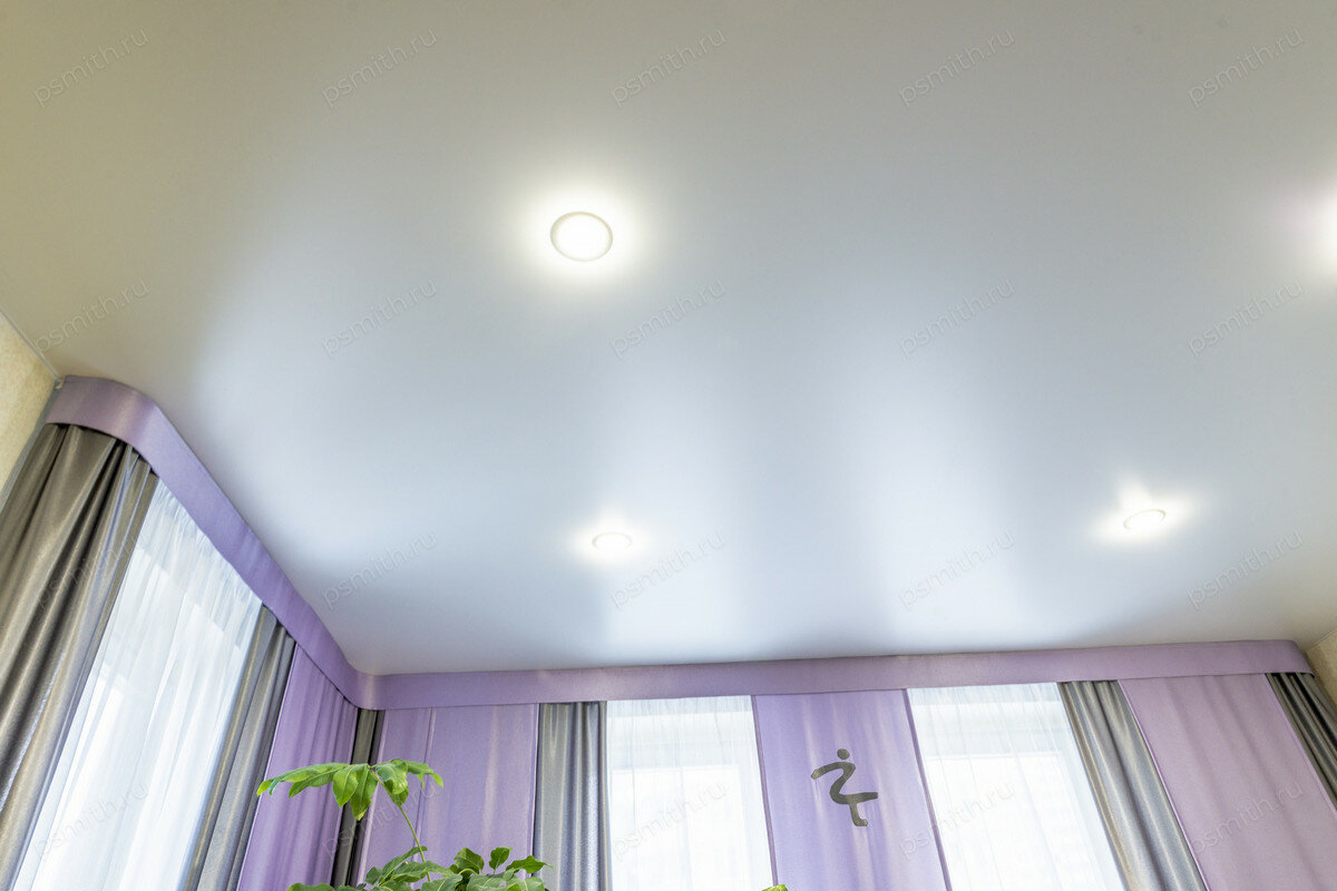 Монтаж сатинового натяжного потолка.