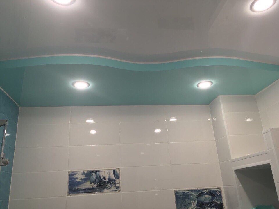 Монтаж двухуровневого натяжного потолка.