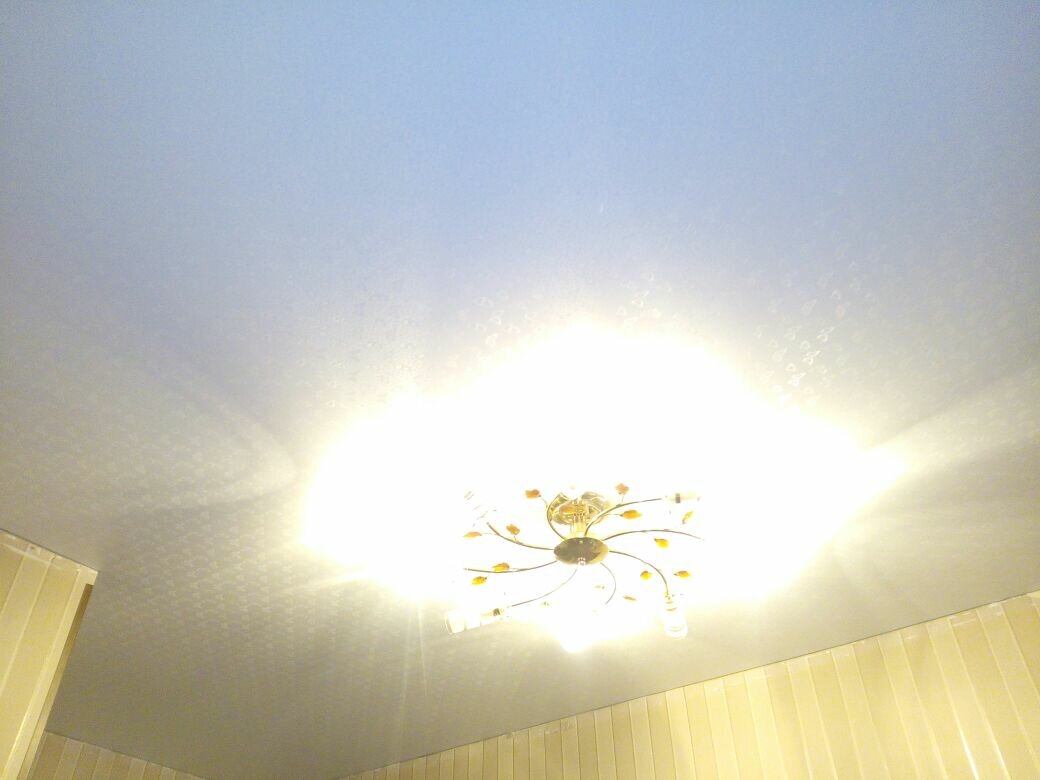 Монтаж фактурного натяжного потолка.