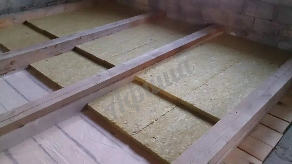 Укладка утеплителя кровли