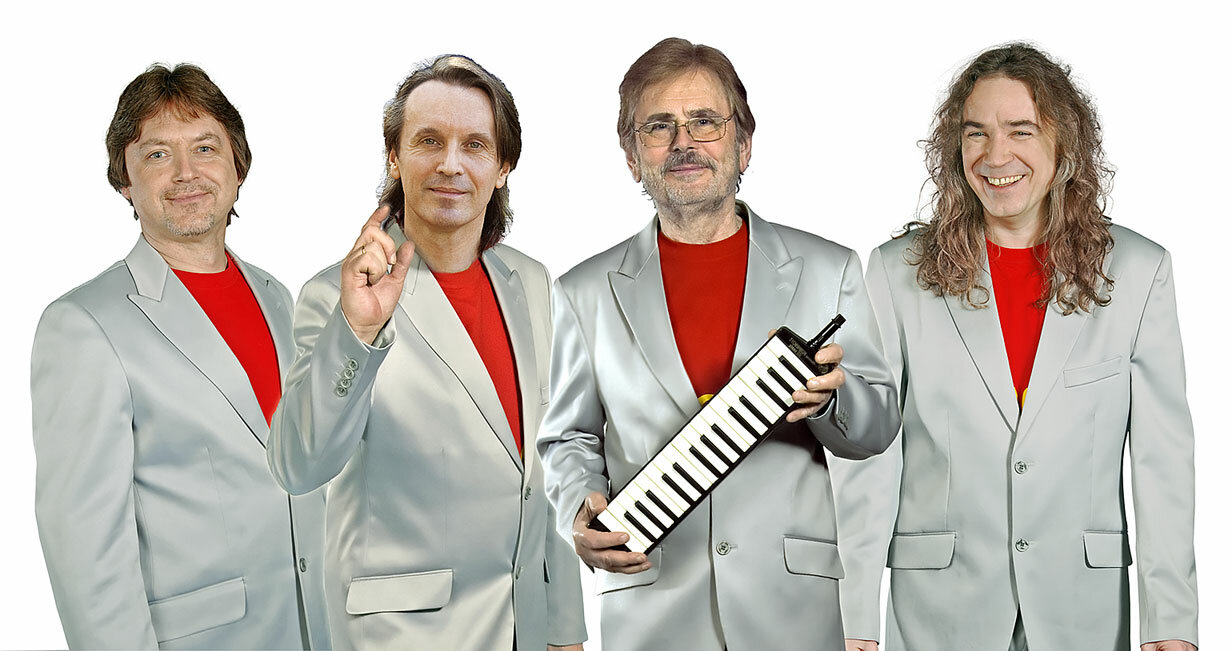 ВИА: студийная запись и живые выступления.