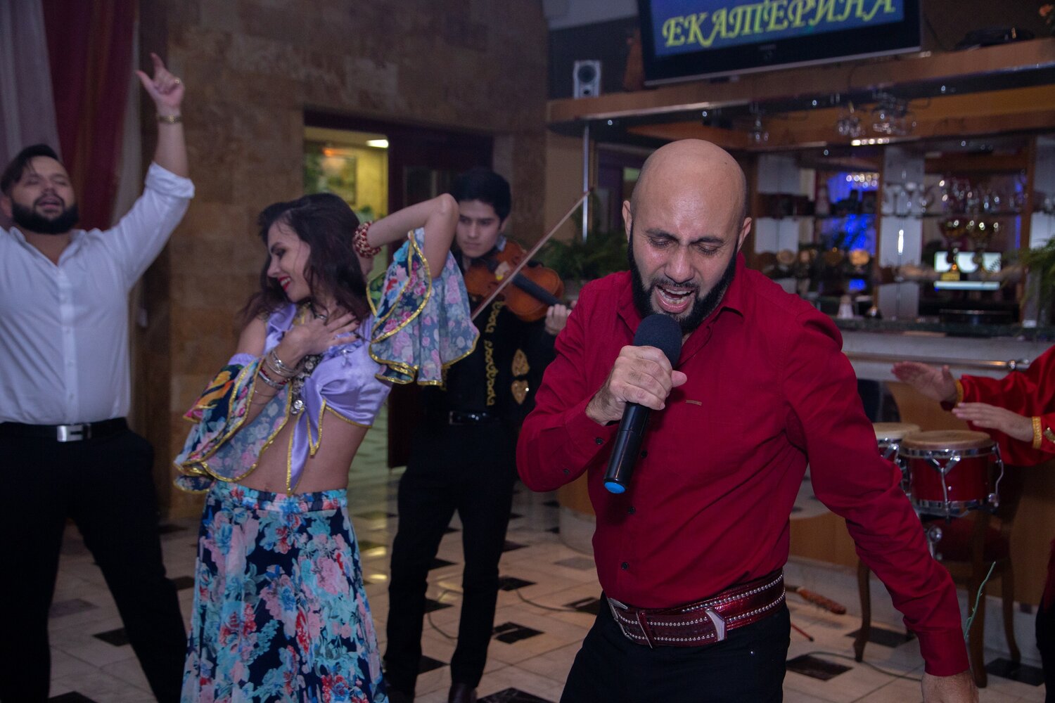 Огонь и страсть цыганской музыки на вашем празднике.