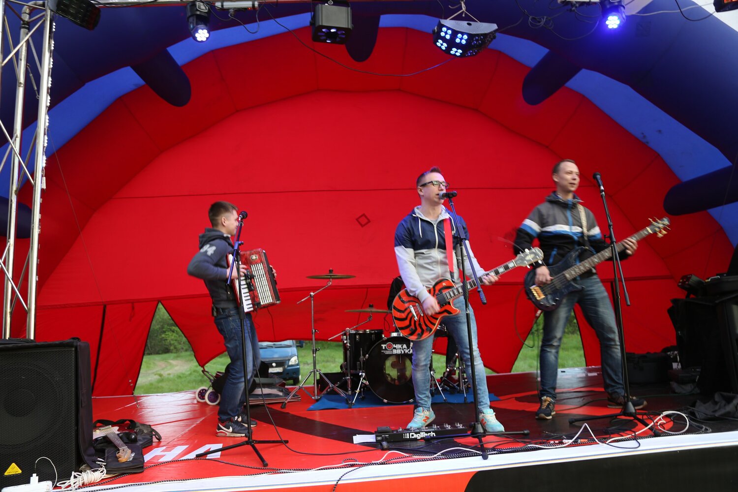 Закажите группу в стиле рок-н-ролл. Динамичное выступление под любой бюджет