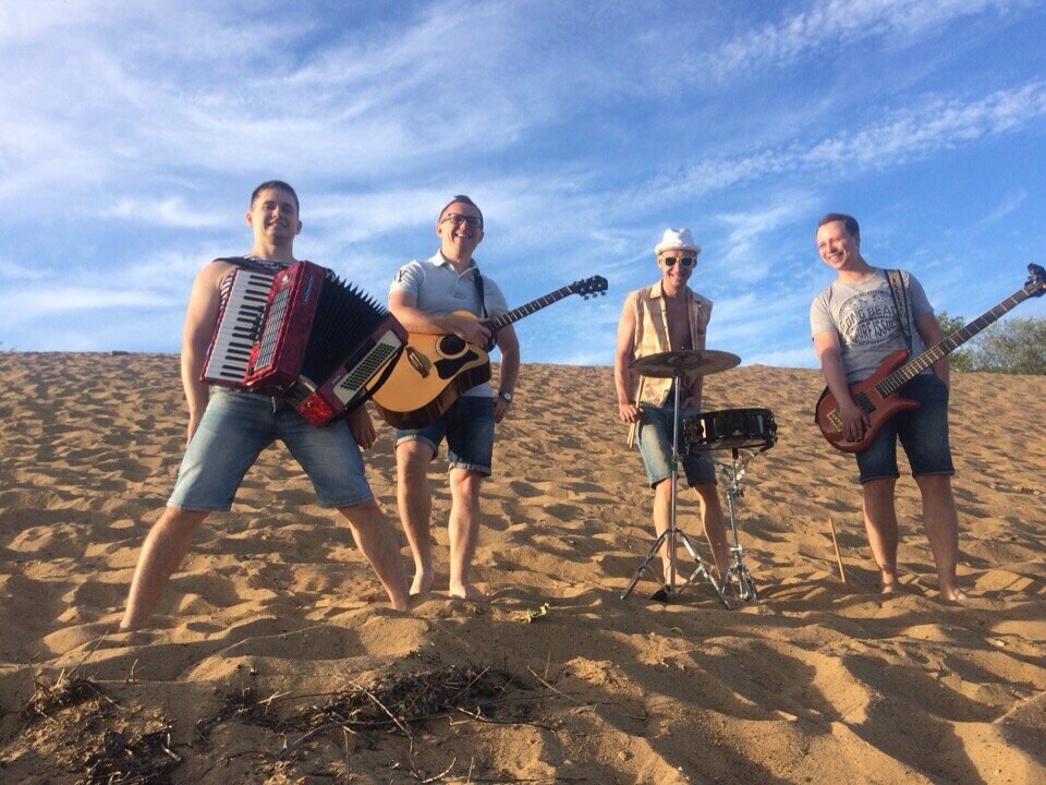 Закажите группу в стиле рок-н-ролл. Динамичное выступление под любой бюджет