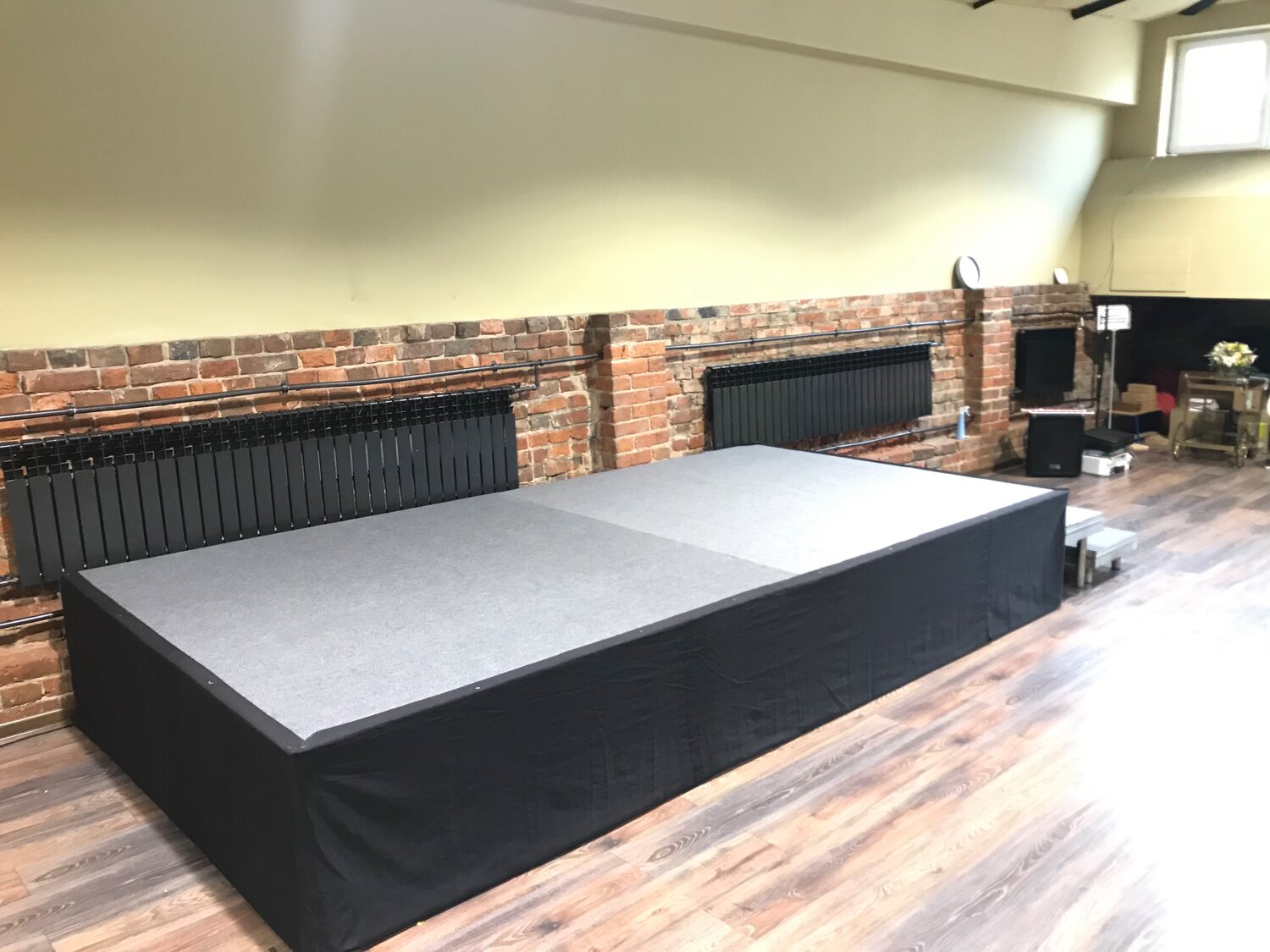 Аренда сцен и подиумов для мероприятий