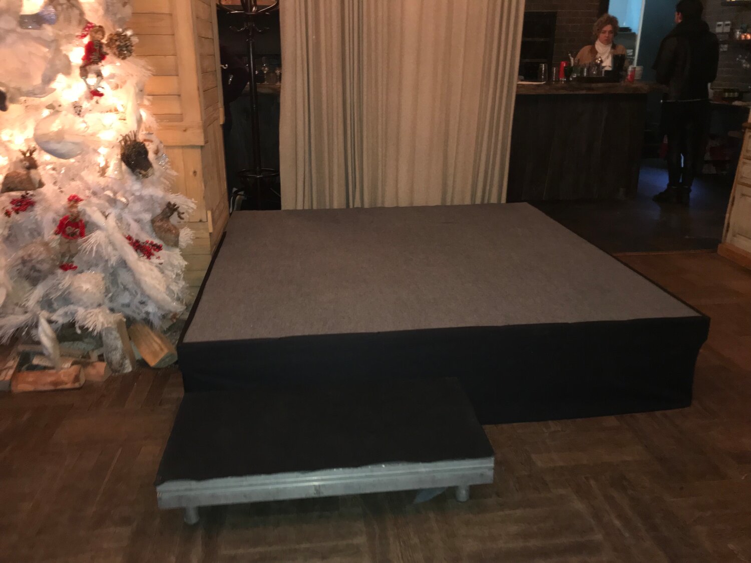 Аренда подиума для барабанной установки