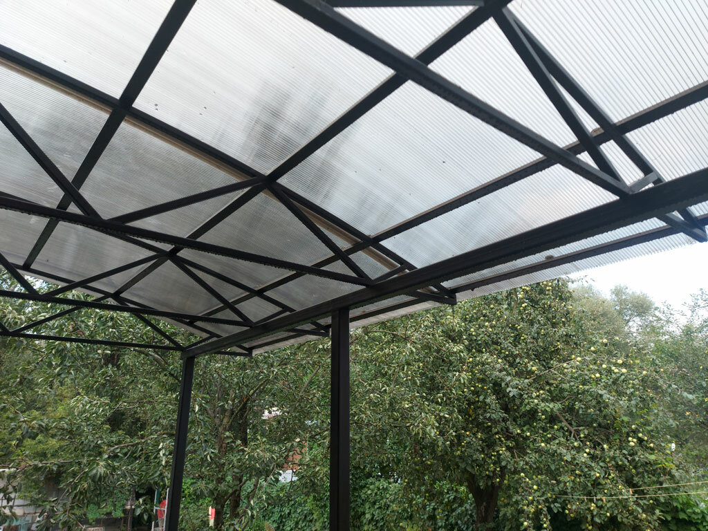 Монтаж навеса из поликарбоната