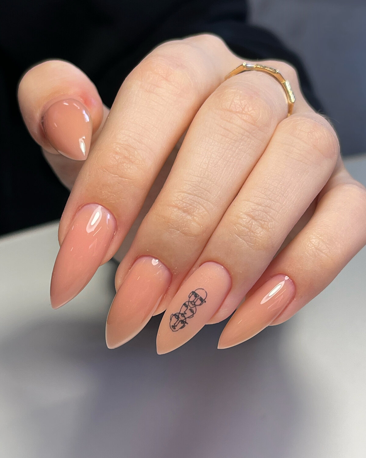 Наращивание ногтей гелем