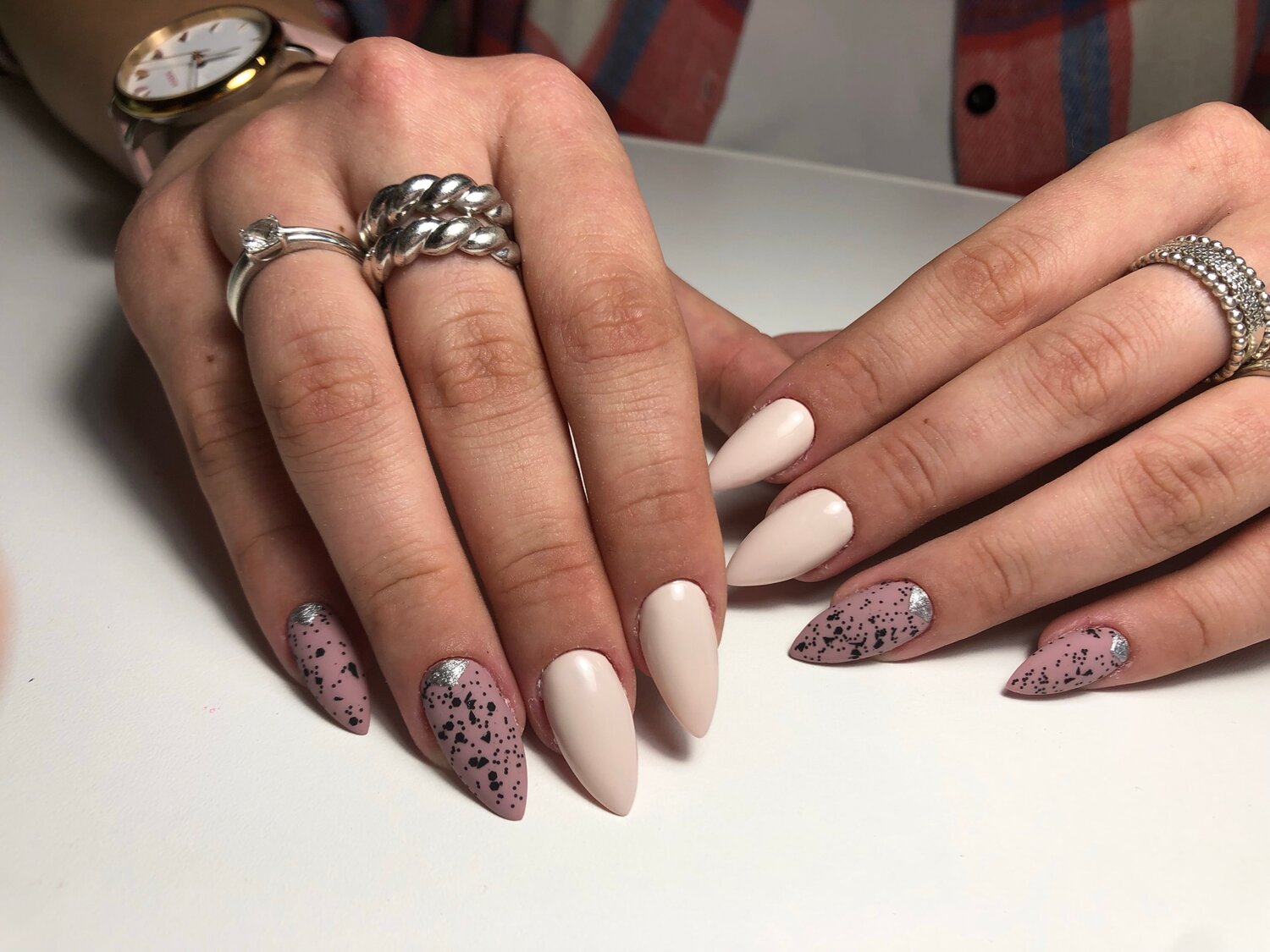 Наращивание ногтей гелем