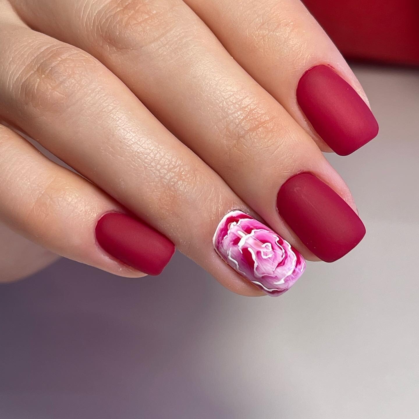 Коррекция наращенных ногтей