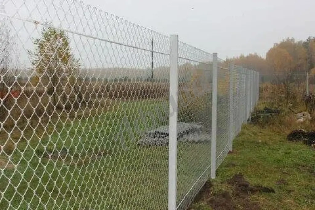 Строительство забора из сетки рабица