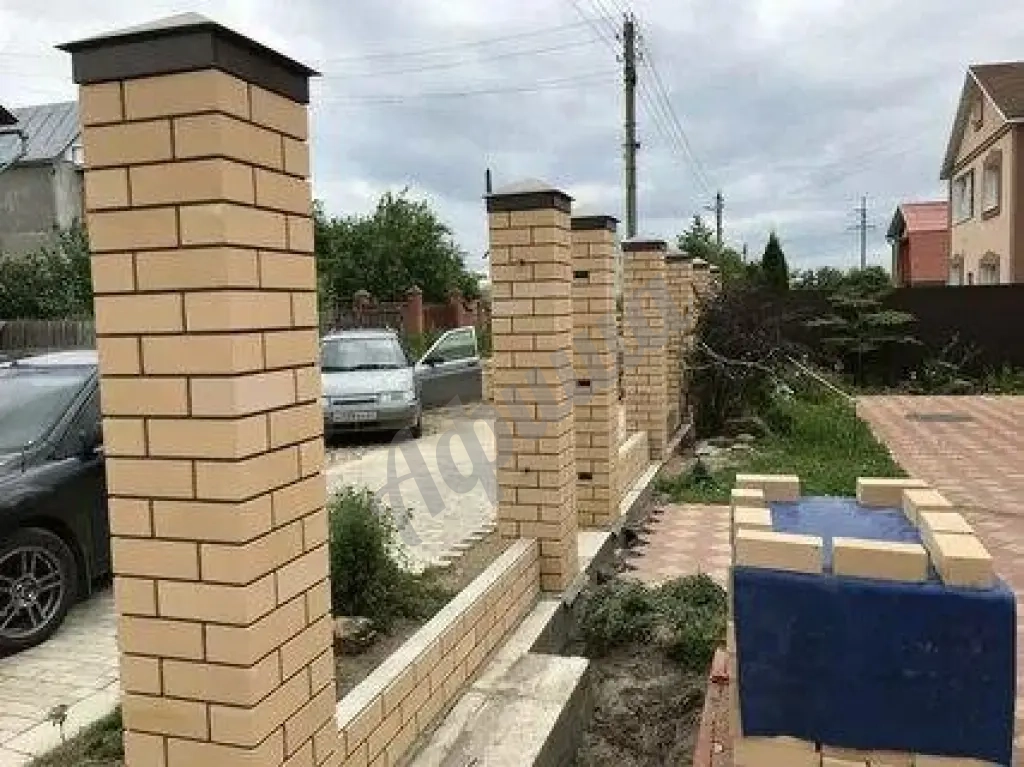 Строительство кирпичного забора