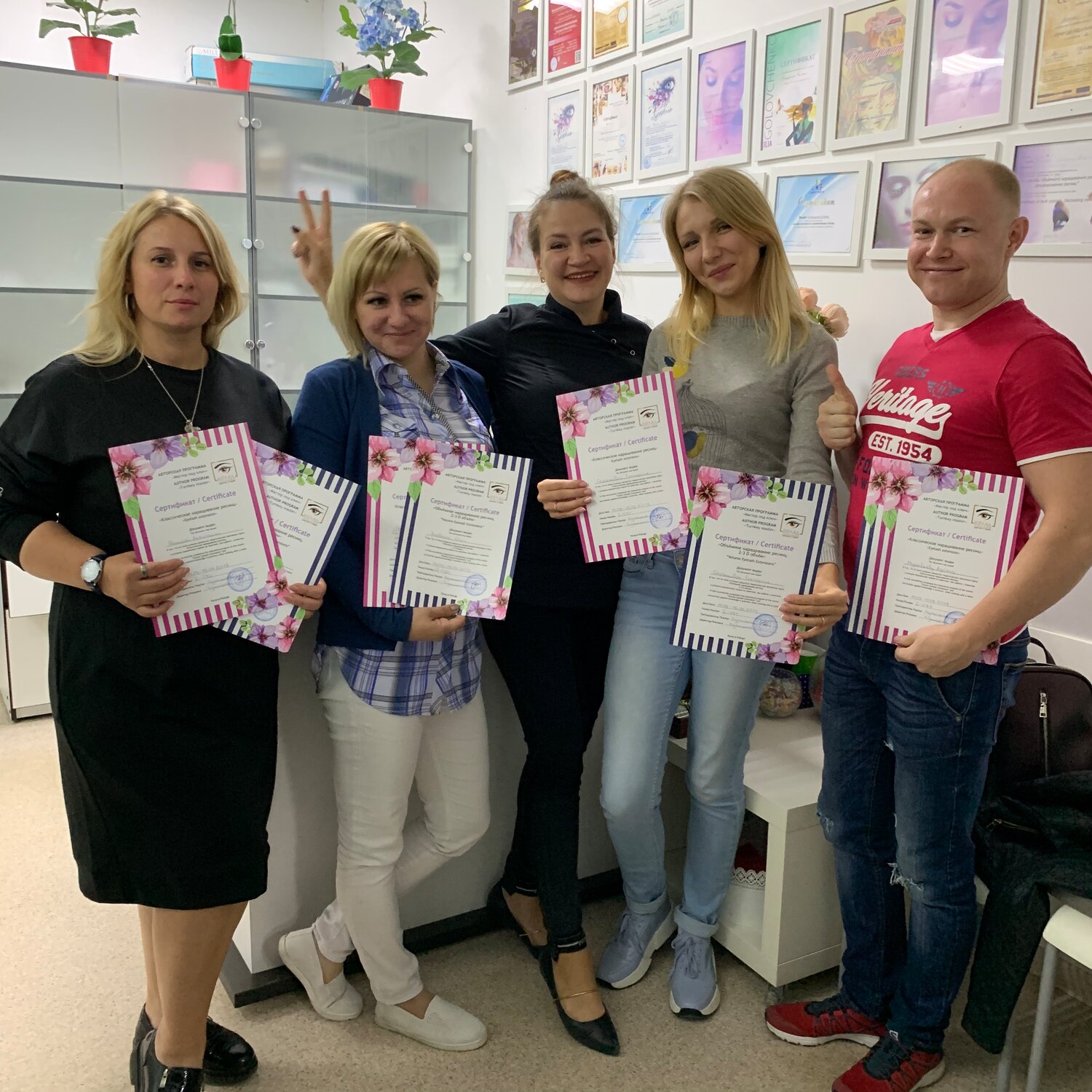 Обучение наращиванию ресниц. Базовый курс: Мастер под ключ( Классика+2-3D)