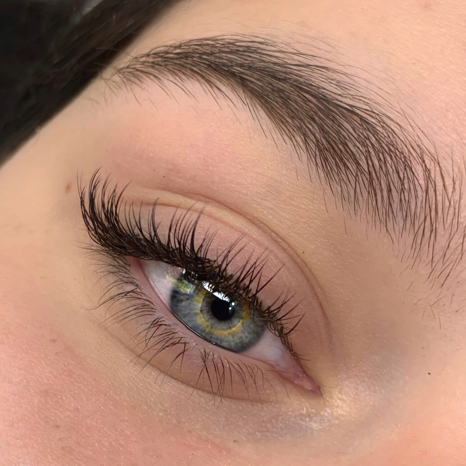 Наращивание ресниц (полуторный объем)