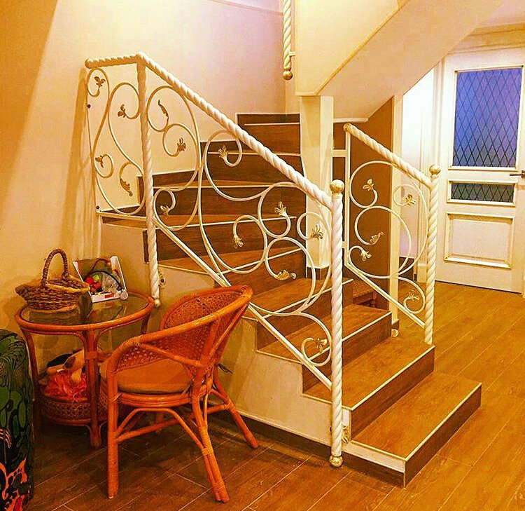 Производство перил для лестницы.