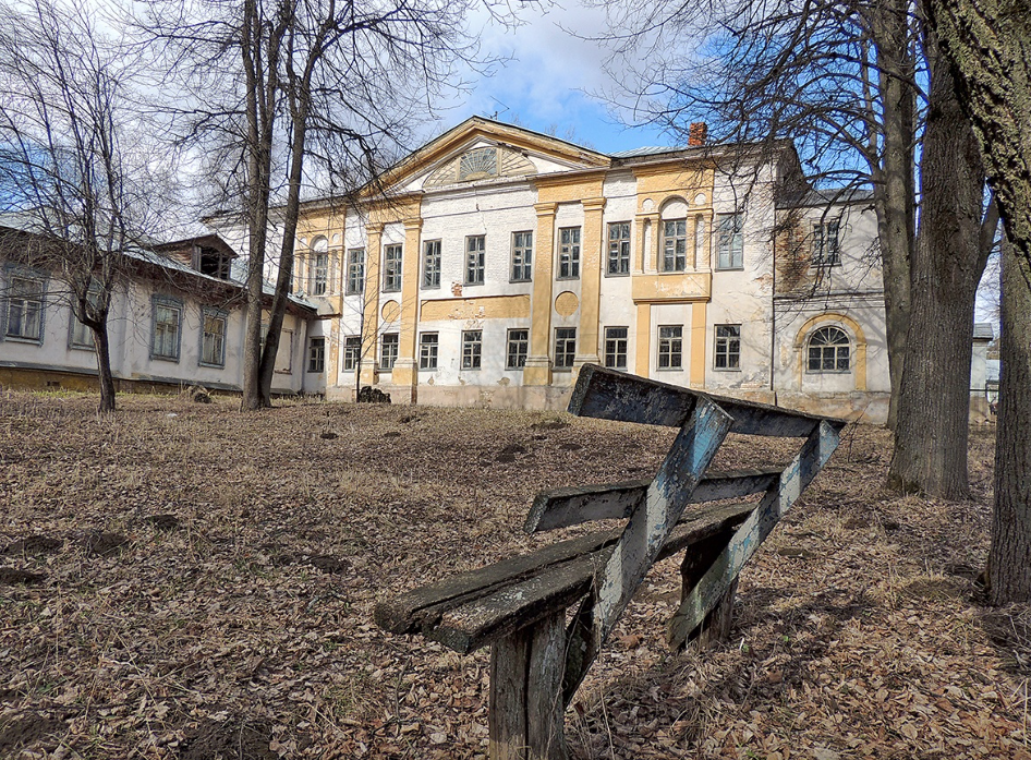 Усадьба Богимово: Арктика, Чехов и загадка казарменной архитектуры