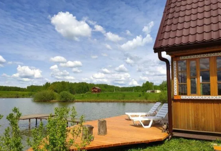 Алешкины пруды. Домики с баней на берегу озера