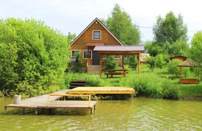 Алешкины пруды. Домики с баней на берегу озера