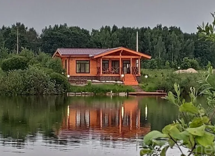 Алешкины пруды. Домики с баней на берегу озера